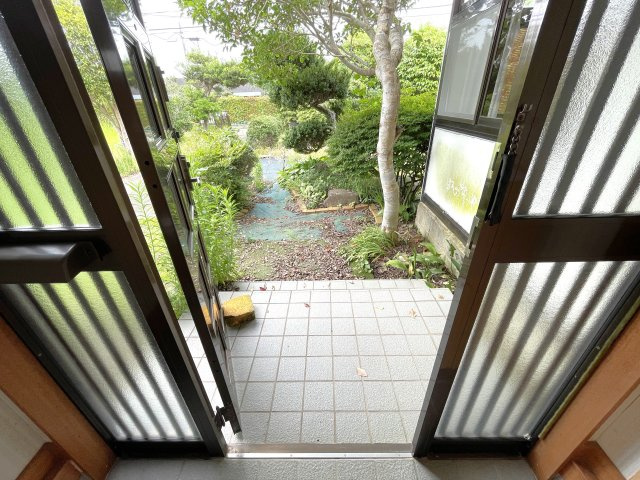 下ヶ傍示　中古戸建の玄関