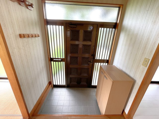下ヶ傍示　中古戸建の玄関