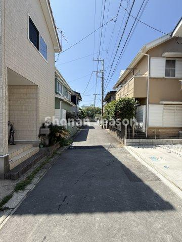【現地画像あり】平塚市菫平４期　新築戸建　全１棟の周辺|小・中学校やお買い物施設（コンビニ・ドラッグストア・スーパー他）近く、暮らしやすいロケーションにございます♪