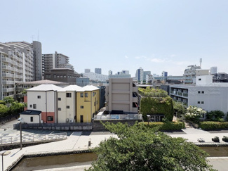 【展望】 | 眼前に広がる空の雄大さと、このお部屋の自慢の一つである「眺望」をご覧ください。毎日、この景色を独り占めできる新生活に夢が広がります。～即日のご見学可能～　お問合せはお気軽にどうぞ。