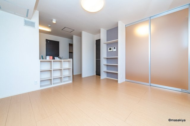 カルポス安茂里の居間・リビング