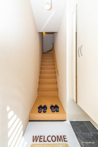カルポス安茂里の玄関