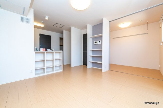 カルポス安茂里の居間・リビング