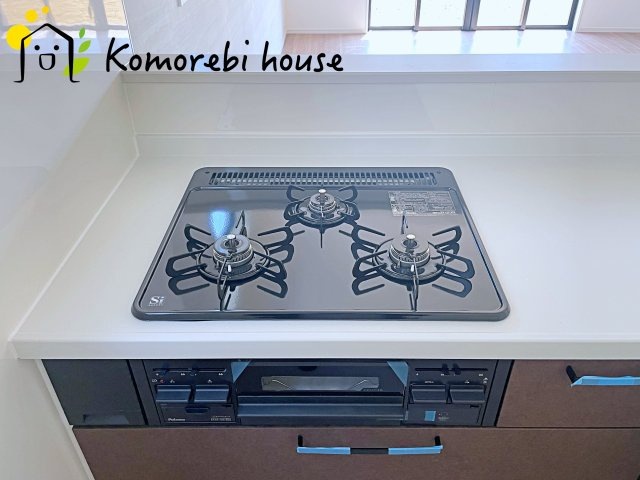 白岡市新白岡　8期　新築一戸建て　LIGARE　01のキッチン|きれいなキッチンです