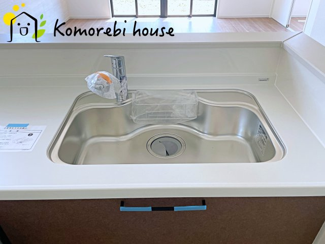 白岡市新白岡　8期　新築一戸建て　LIGARE　01のキッチン|お料理しやすいキッチンです