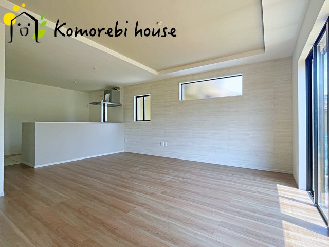 白岡市新白岡　8期　新築一戸建て　LIGARE　01の居間・リビング|おしゃれなリビングです