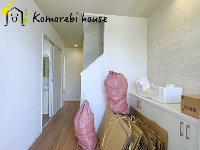白岡市新白岡　8期　新築一戸建て　LIGARE　01の玄関|ゆったりとした玄関です