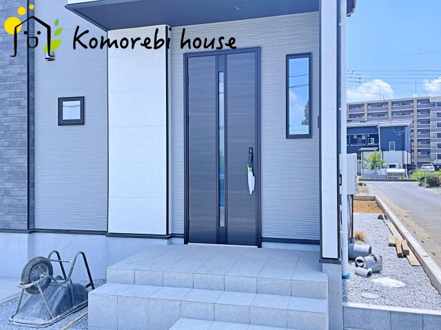 白岡市新白岡　8期　新築一戸建て　LIGARE　01の玄関|きれいな玄関です
