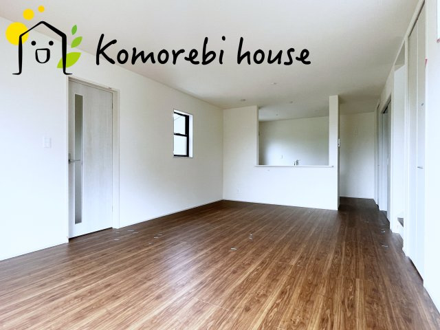 さいたま市西区二ツ宮　新築一戸建て　リーブルガーデン　03の居間・リビング|26.9.12　撮影済み