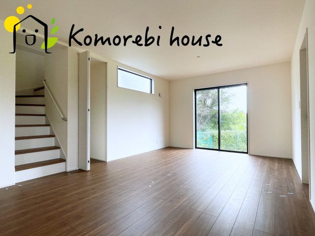 さいたま市西区二ツ宮　新築一戸建て　リーブルガーデン　03の居間・リビング|26.9.12　撮影済み