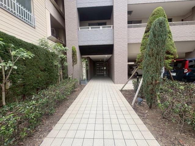 パストラーレ江坂のエントランス