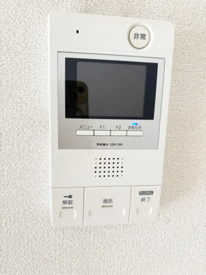 【セキュリティ】 | パレ東塚口Ⅰ | 

女性やお子様がお一人の際も安心なTVモニター付きインターフォン
