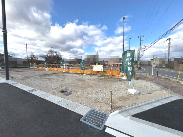 【建築条件無売土地】亀岡市千代川町今津2丁目の外観|緑色の「のぼり」が目印です！