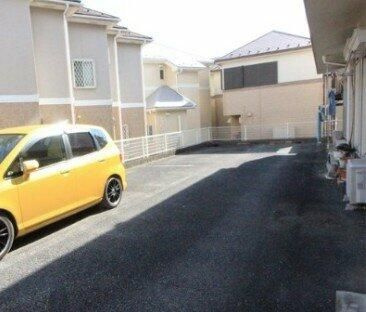 ルファール二ツ橋の駐車場