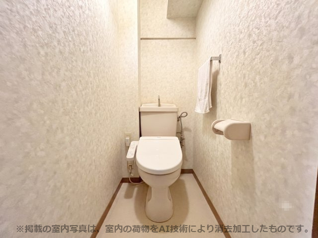 中古マンション　保津川第３団地　第３１号棟のトイレ|※掲載の室内写真は、室内の荷物をAI技術により消去加工したものです。実際の状況とは異なります。家具や小物の配置など、生活イメージの参考としてご覧ください。