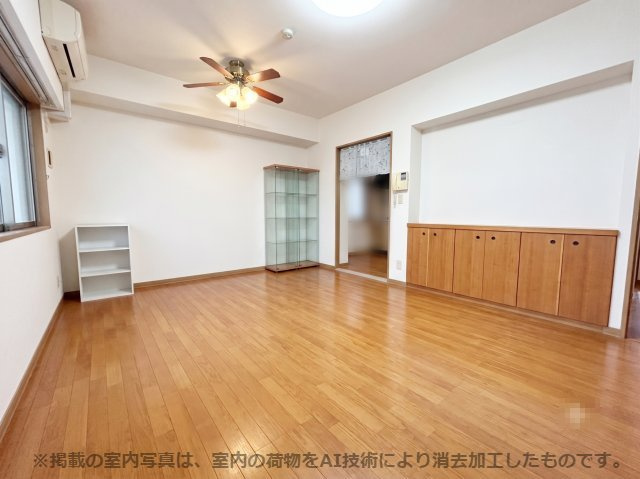 中古マンション　保津川第３団地　第３１号棟の居間・リビング|※掲載の室内写真は、室内の荷物をAI技術により消去加工したものです。実際の状況とは異なります。家具や小物の配置など、生活イメージの参考としてご覧ください。