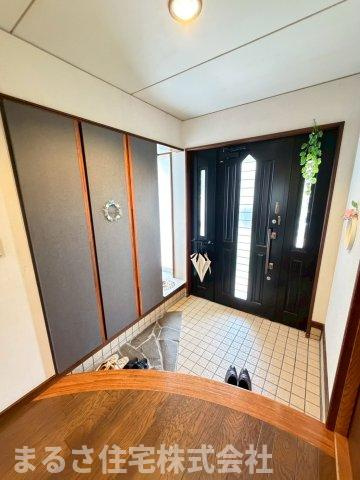 生目台西4丁目　中古戸建の玄関