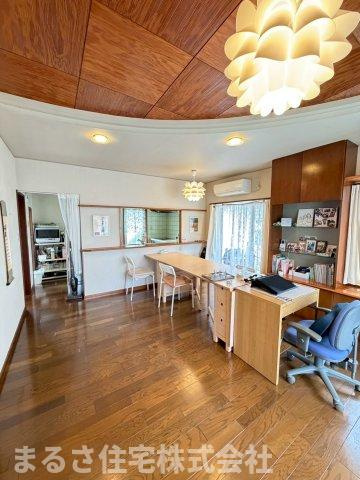 生目台西4丁目　中古戸建の居間・リビング