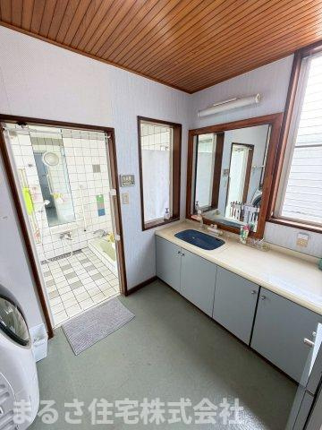 生目台西4丁目　中古戸建の独立洗面台