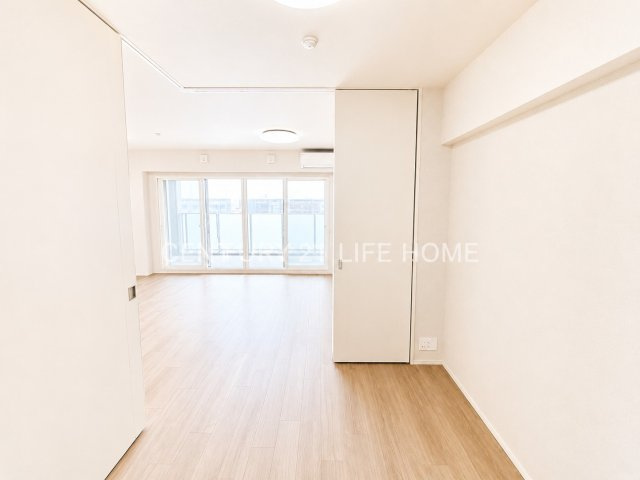 【洋室】 | クレストプライムレジデンス　アベニュー弐番館 | 個人の部屋や寝室として使える洋室です