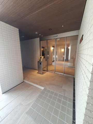 領家プライムコートⅠのエントランス