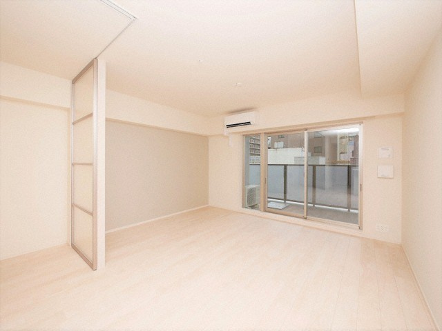 OPUS RESIDENCE SHINSAIBASHI SOUTHの居間・リビング