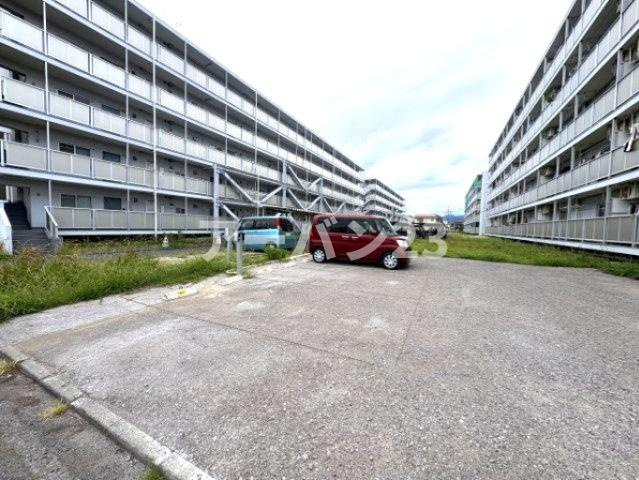 ビレッジハウス秋多5号棟の駐車場