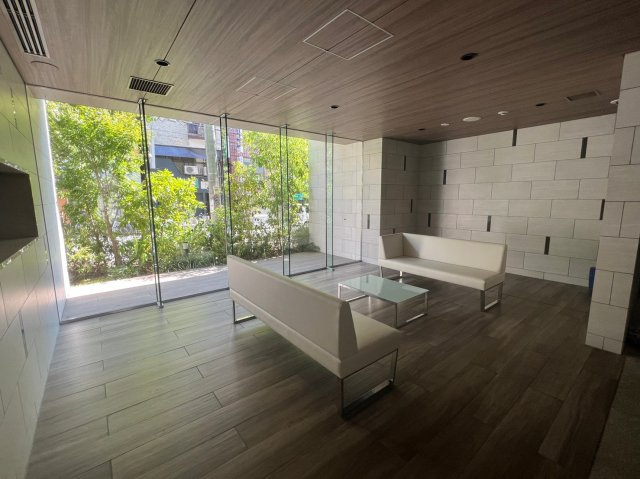 OPUS RESIDENCE SHINSAIBASHI SOUTHのロビー