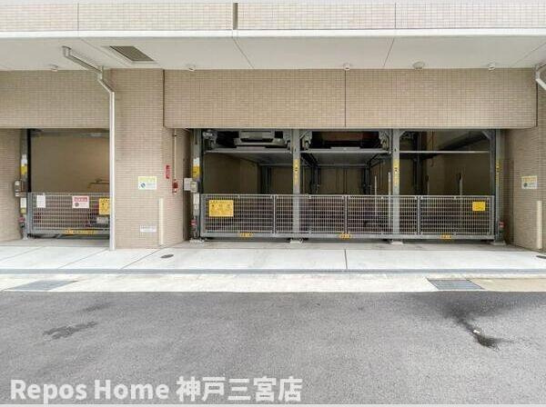 S-RESIDENCE神戸元町の駐車場