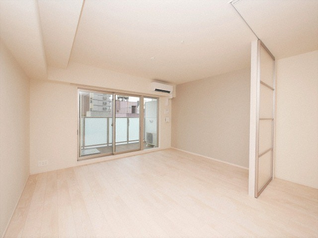 OPUS RESIDENCE SHINSAIBASHI SOUTHの居間・リビング