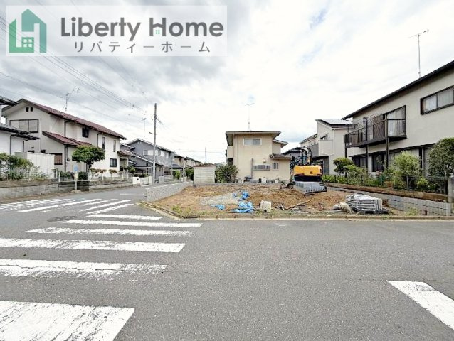 牛久市南7丁目17期　新築戸建の前面道路含む現地写真