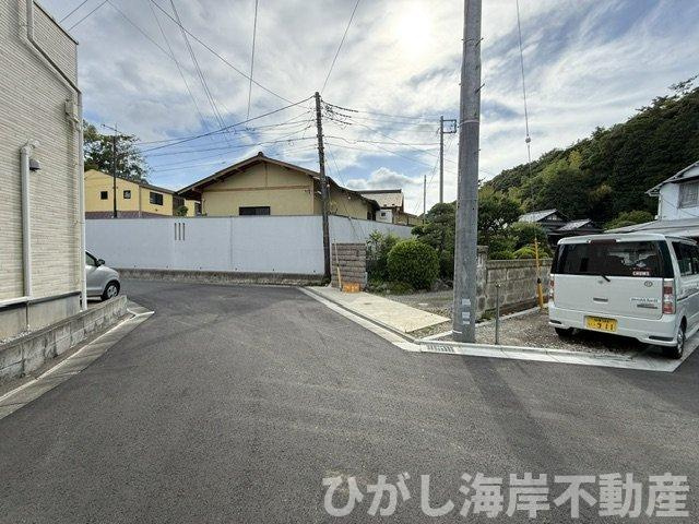 藤沢市城南２丁目　　新築戸建　全７棟の前面道路含む現地写真|6月8日撮影　建築中　現地外観