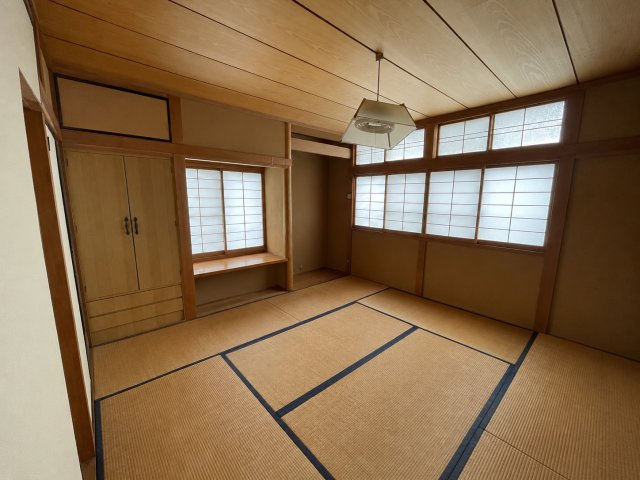 中古戸建・中古住宅　桐生市境野町1丁目　境野小学校・境野中学校の和室|AIにより家具を除去し、空間の広さをより明確に表現した画像です。