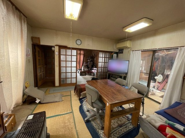 中古戸建・中古住宅　桐生市境野町1丁目　境野小学校・境野中学校の居間・リビング|※AIにより一部の荷物を消去したイメージ画像です。現状とは異なる場合があります。