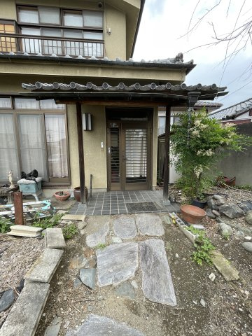 中古戸建・中古住宅　桐生市境野町1丁目　境野小学校・境野中学校の玄関