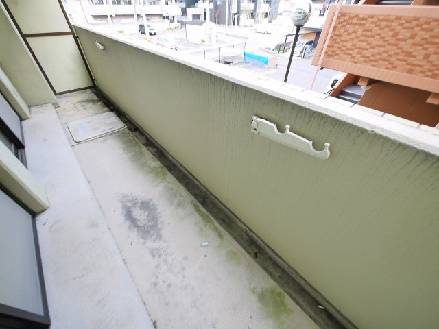 プリオール大安寺のバルコニー|外からの目が気にならないバルコニーで洗濯物が干せます