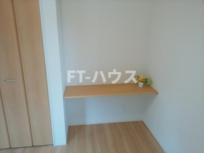 アメジストゆりの木の洋室
