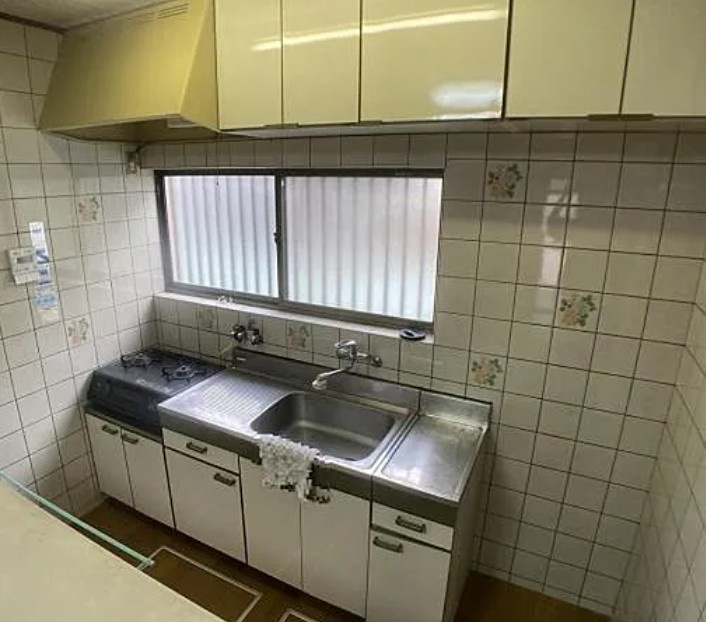 藤井寺市惣社２丁目の中古一戸建のキッチン|コンパクトなキッチンで掃除もラクラク