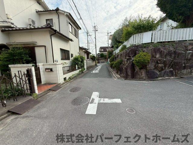 【前面道路含む現地写真】の画像