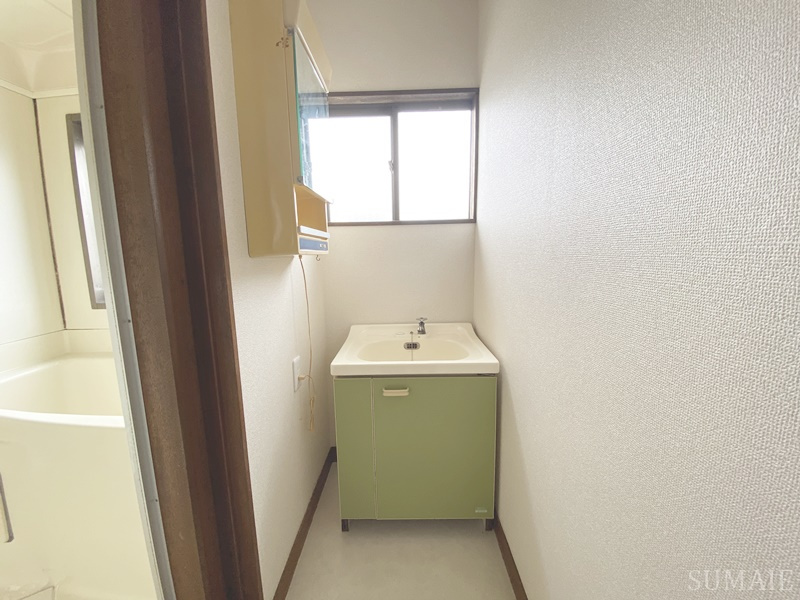 ゴールデンハイツAの洗面所|洗面台です☆