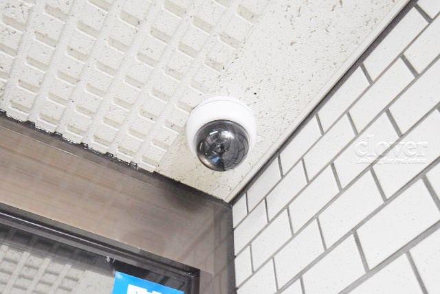 【防犯設備】 | 吉祥寺ビューハイツ | 建物や敷地の隅々に目を光らせる防犯カメラが設置されています。現地を見学される際には、カメラの存在やその台数にも意識を払ってみてください。～即日のご見学可能～　お問合せはお気軽にどうぞ。