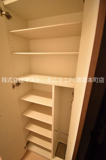 エスリード天神橋筋六丁目の玄関