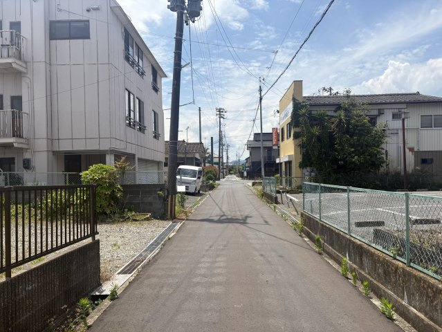 植田町南町二丁目 中古一戸建ての前面道路含む現地写真