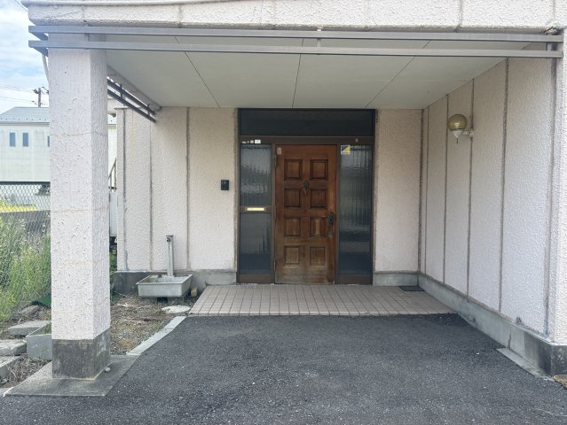 植田町南町二丁目 中古一戸建ての玄関