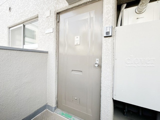 【その他共用部分】 | 皆様をお迎えする、お部屋の玄関ドア。開けやすさや開放角度、ドアノブの操作しやすさや鍵の形状などを、現地で一度ご確認ください。～即日のご見学可能～　お問合せはお気軽にどうぞ。