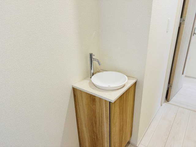八王子市　石川町　新築一戸建ての設備|～洗面所は2階ですが、帰宅後すぐの手洗いが出来る手洗器つき～