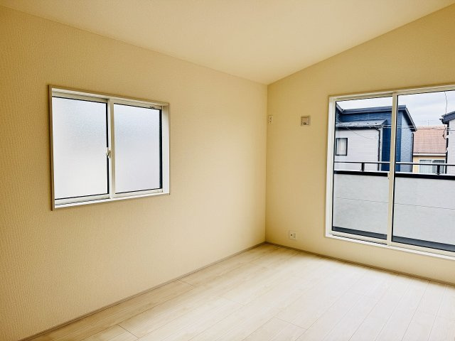 八王子市　石川町　新築一戸建ての寝室|～2階7.5帖の主寝室　ベッドなど大型家具のレイアウトもしやすい広さです～