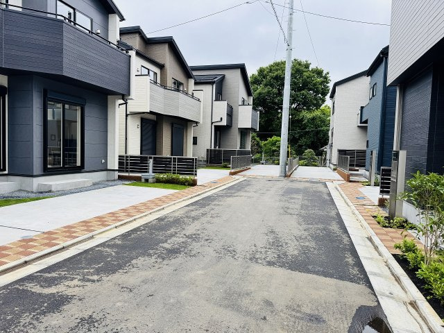 八王子市　石川町　新築一戸建ての前面道路含む現地写真|～南4.5ｍ・北2.9ｍ道路に面しています～
