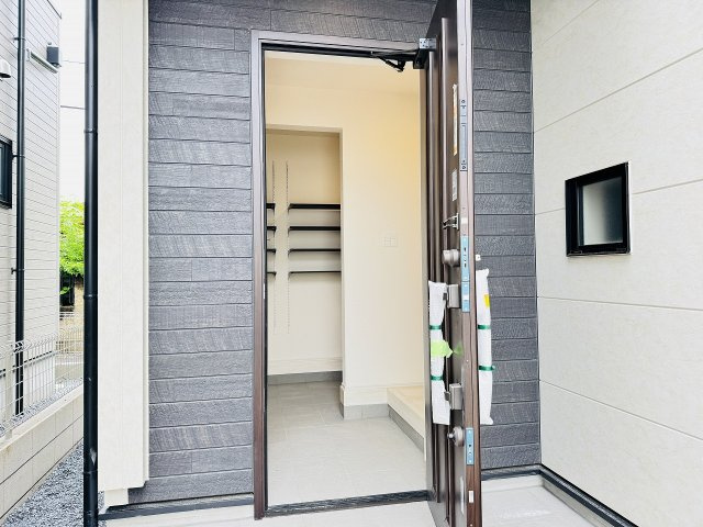 八王子市　石川町　新築一戸建ての玄関|～玄関は安心のWロックキーを採用～