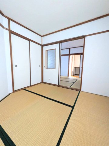 蓬川町の和室|和室が隣接しており、続き間としてお使いいただくことも
